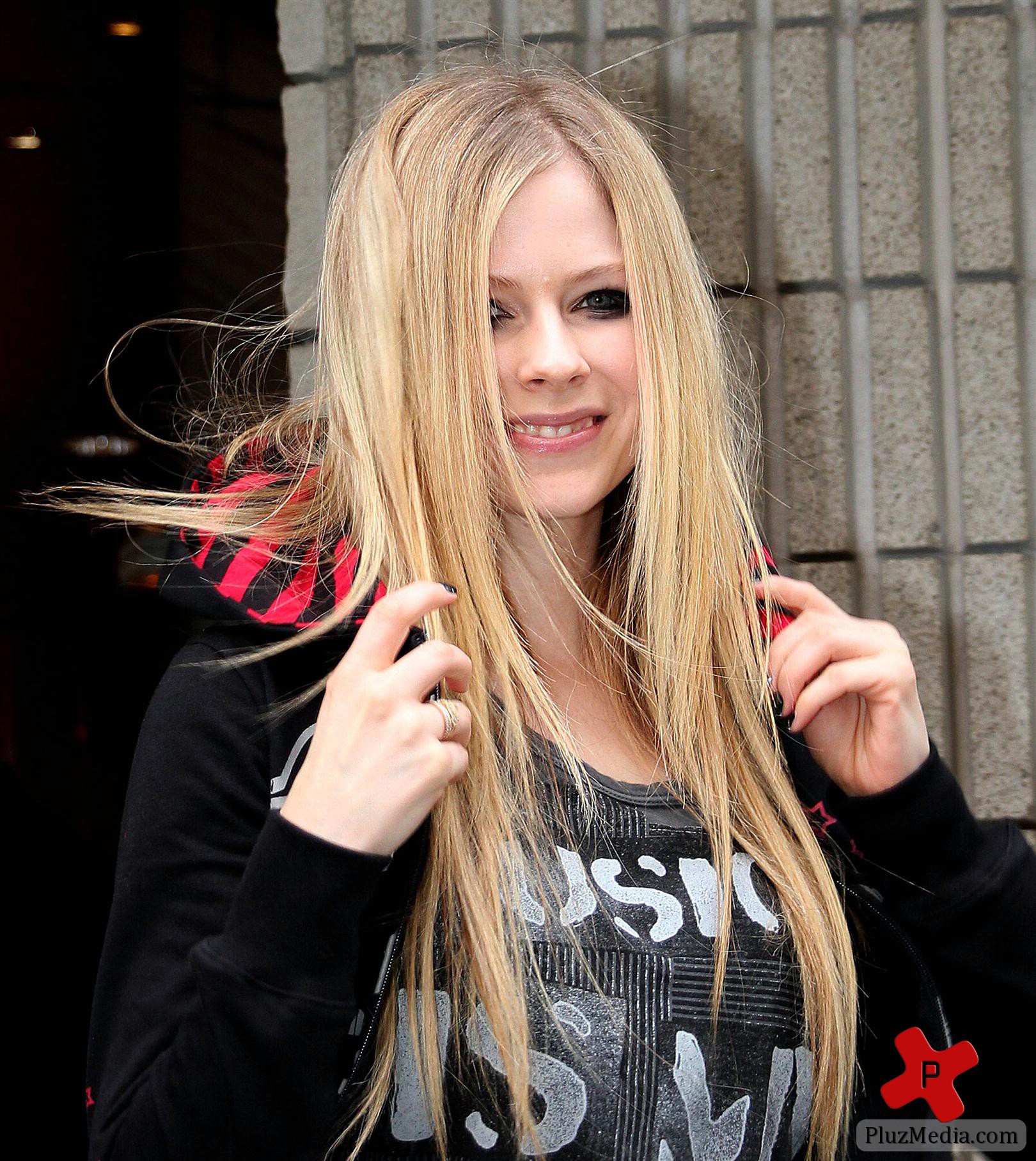 Avril Lavigne outside NRJ Radio Studios photos | Picture 77965